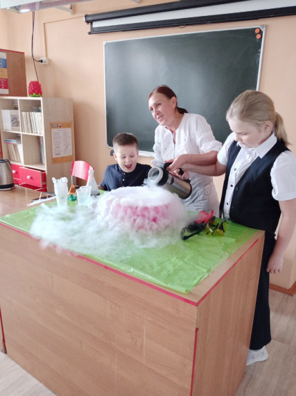 Познавательное шоу в научном стиле.
