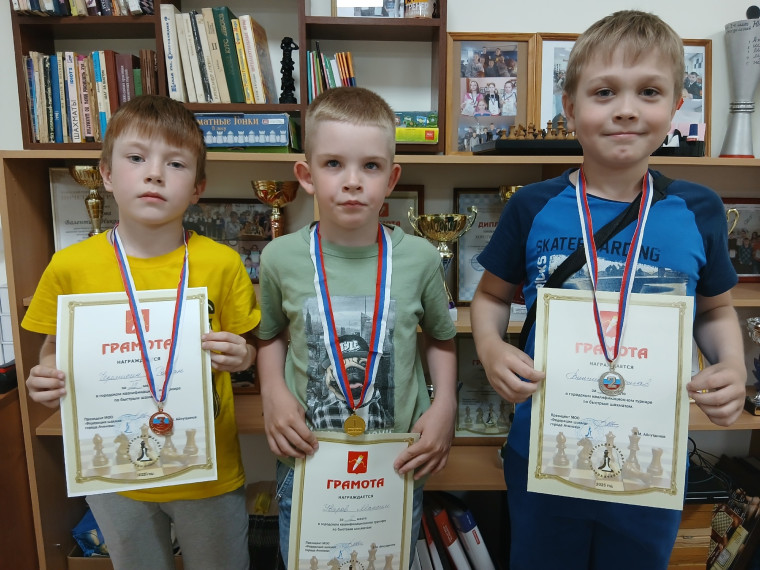 Квалификационный турнир продолжается.